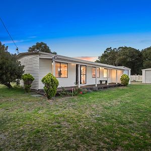 Exclusive Boho Beach House On A Large Fenced Block Villa Loch Sport Exterior photo