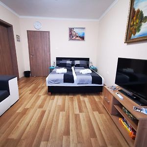 Central Park Apartman Apartment Szekszard Exterior photo