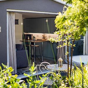 Hideaway Cabin For Two On Edge Of New Forest Apartment Hinton  Exterior photo