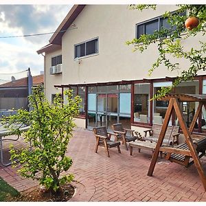 House With Garden Next To The Beach, Has A Miklat Villa Netanya Exterior photo