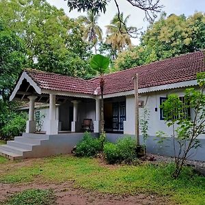 Lekham Walauwa Villa Matale Exterior photo