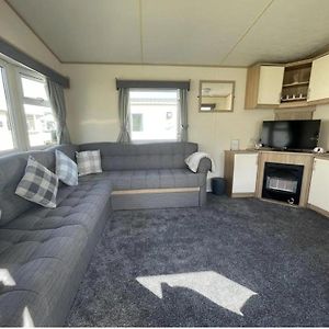 Great Caravan With Homely Feel In Clacton-On-Sea Exterior photo