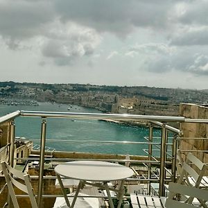 Paulos Valletta Aparthotel Exterior photo