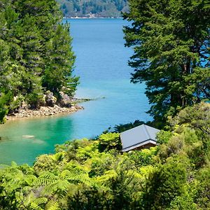 Tawa Cove Cabins Endeavour Inlet Exterior photo