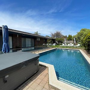 The Regency - Luxury Family Poolside Villa Brighton Beach Melbourne Exterior photo