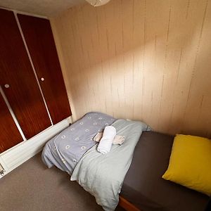 Close To Uni & Shopping Center Free Parking Single Room With Shared Bathroom Coventry Exterior photo