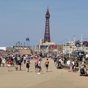 Blackpool Seaside Hotel - King Beds - Super King Beds - Room photo