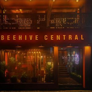 Beehive Central Hotel Male Exterior photo