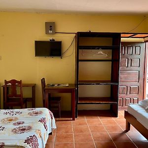 Cabinas Backpacker Bed & Breakfast Puerto Jimenez Exterior photo