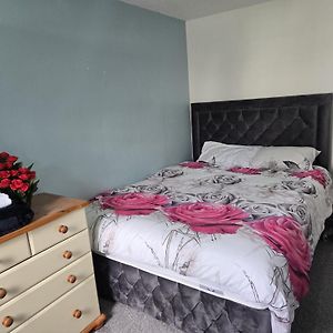 A Cosy Room With King Sized Bed Birmingham Exterior photo