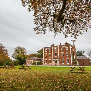 Yha Chester Trafford Hall Hostel Dunham-on-the-Hill Exterior photo