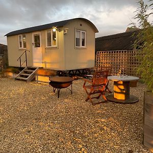 The Shepherd'S Hut Villa Mixbury Exterior photo