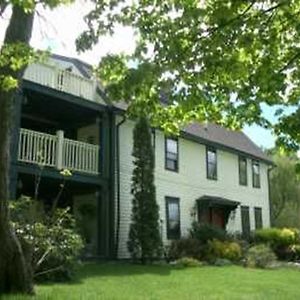 Captain Grant'S Bed & Breakfast Poquetanuck Exterior photo