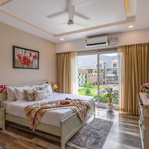 Elivaas Heaven In Hills Valora 6 Bhk Pet Friendly Villa With Pvt Pool Udaipur Exterior photo