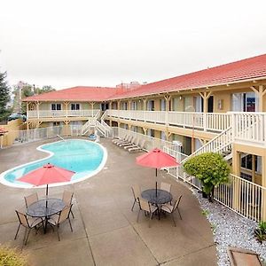 Guestplace Inn & Suites Redding Exterior photo