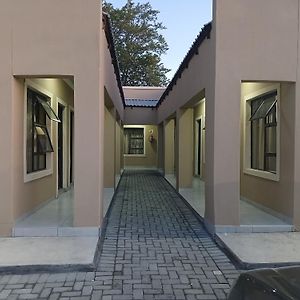 Goldenside Guest House Rustenburg Exterior photo