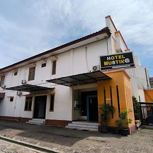 Hotel Mustika Syariah Blora Exterior photo