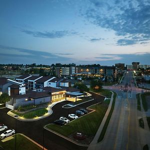 Courtyard St. Louis Westport Plaza Hotel Maryland Heights Exterior photo