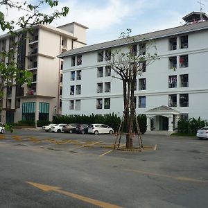 Ben Place Aparthotel Bangkok Exterior photo