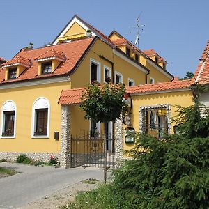 U Svateho Urbana Hotel Mikulov Exterior photo