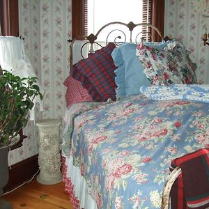 Enchanted Nights Bed & Bath Hotel Kittery Room photo