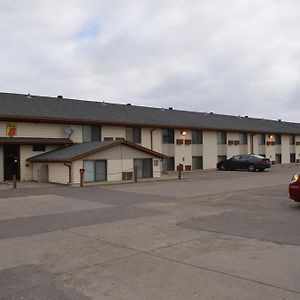 Super 8 By Wyndham Devils Lake Hotel Exterior photo