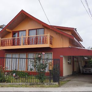 Casa Chilhue - Hostal Residencial Bed & Breakfast Castro Exterior photo