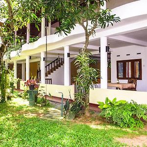 C-Lanka Guest House Aluthgama Exterior photo