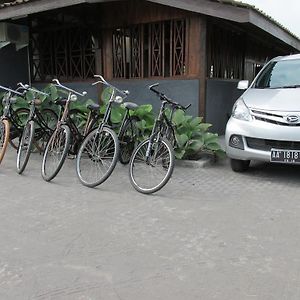 Puri Menoreh Hotel And Restaurant Magelang Exterior photo