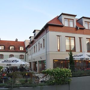 Hotel Harom Gunar Kecskemet Exterior photo