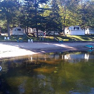 Little Hawk Resort & Marina Algonquin Highlands Room photo