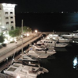 Straits Quay Marina Suites Tanjung Tokong Exterior photo