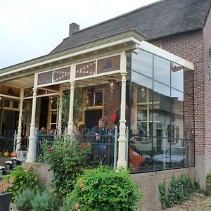 'T Oude Veerhuis Bed & Breakfast Heerewaarden Exterior photo