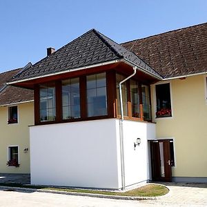 Gaestehaus Watschinger Bed & Breakfast Bad Wimsbach-Neydharting Exterior photo