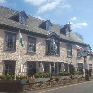 Dragon Inn Crickhowell Exterior photo