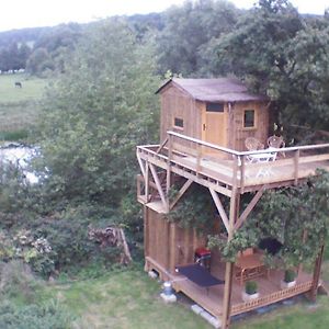 Cabane Perchee Dans La Prairie De L'Ancien Moulin Bed & Breakfast Valmont  Exterior photo