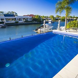 Indulgence On Bay Four Villa Hope Island Exterior photo