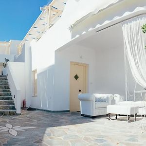 The White Suites Adamantas  Exterior photo