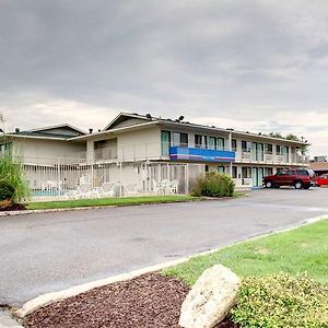 Motel 6 Manhattan Kansas Exterior photo