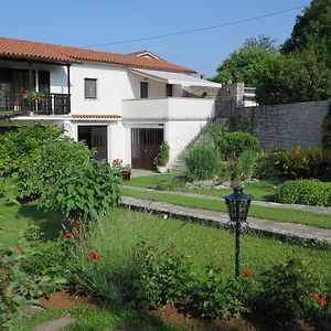 Tin House Apartment Povir Exterior photo