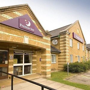 Premier Inn Aldershot Exterior photo