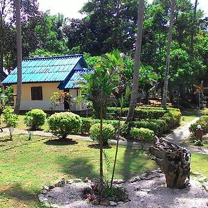 Sukorn Andaman Beach Resort Ko Sukon Exterior photo