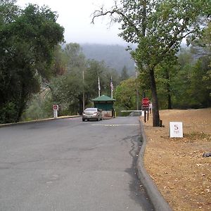 Russian River Camping Resort Studio Cabin 4 Cloverdale Exterior photo