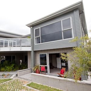 Bay Breeze Accommodation Cooks Beach Exterior photo