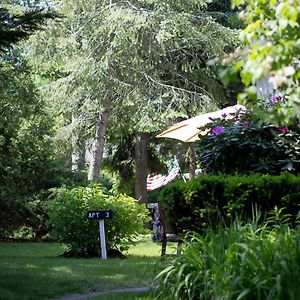 Historic White Blossom House Hotel Southold Exterior photo