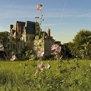 Chateau Le Breil Bed & Breakfast Cholet Exterior photo