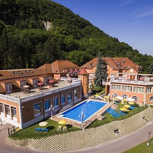 Hotel Bellevue Esztergom Exterior photo