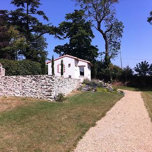 Domaine Du Chene Crucy Bed & Breakfast Lire Exterior photo