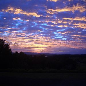 Tinaroo Sunset Retreat Bed & Breakfast Barrine Exterior photo