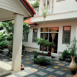 Little Mango Lovely Home Bangkok Exterior photo